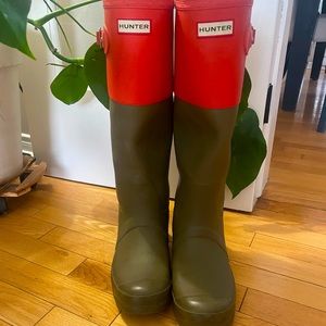 Two-toned hunter rainboots